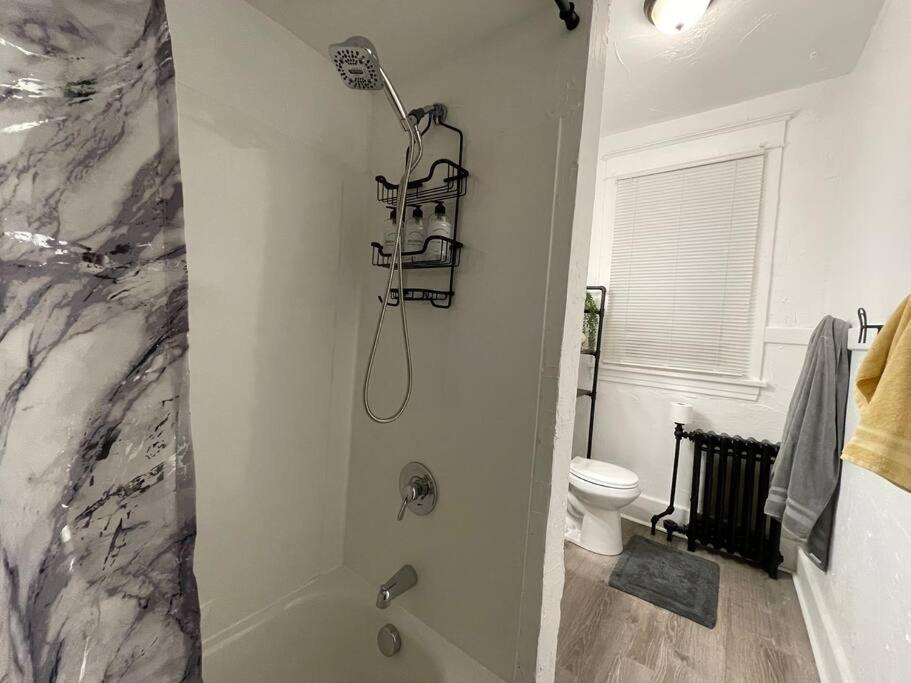 Lovely 2Br W Office Space - King Bed & Alexa Apartment Pittsburgh Exterior photo