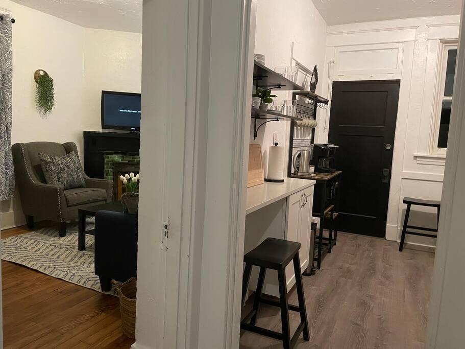 Lovely 2Br W Office Space - King Bed & Alexa Apartment Pittsburgh Exterior photo