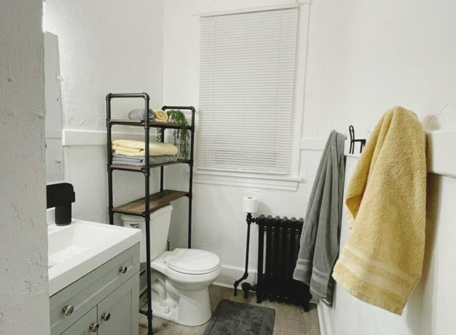 Lovely 2Br W Office Space - King Bed & Alexa Apartment Pittsburgh Exterior photo